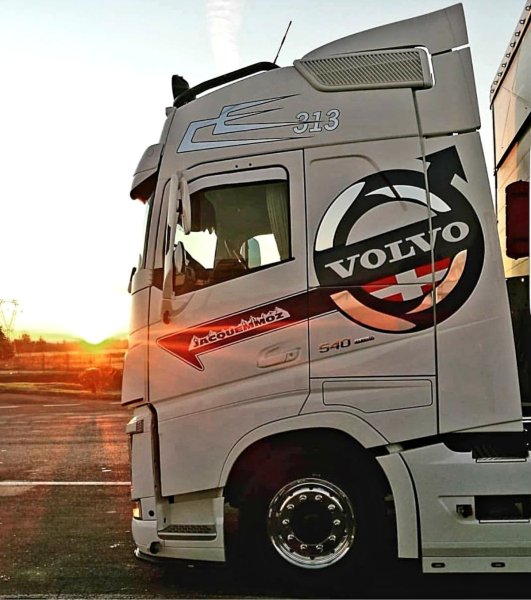 Наклейки Вольво fh12 на кабину