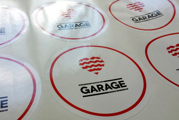 Глянцевая наклейка