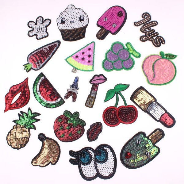 Модные наклейки на одежду