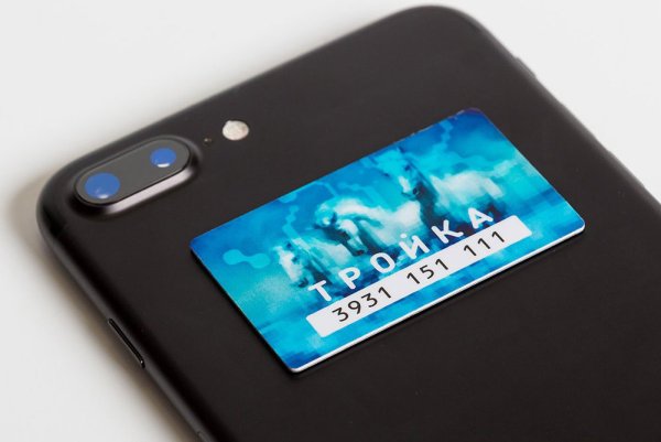 Наклейка на карту тройка