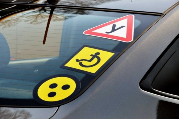 Знак инвалидов для машины