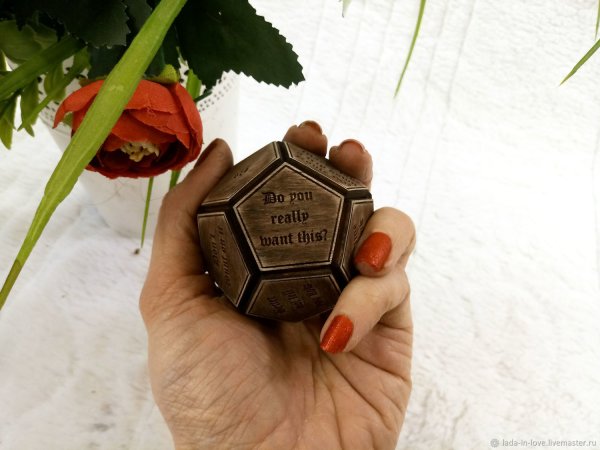 Бильярдный шар с предсказаниями