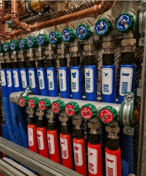 Наклейки на водопроводные трубы