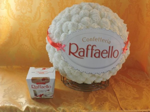 Огромное Рафаэлло