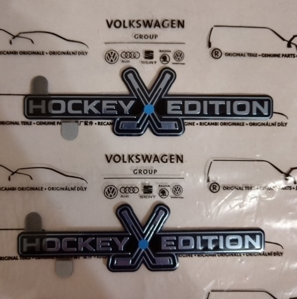 Наклейки необычные с черепом на шильдики Шкода