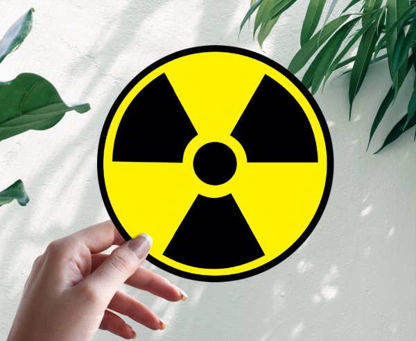 Знак радиации стикер