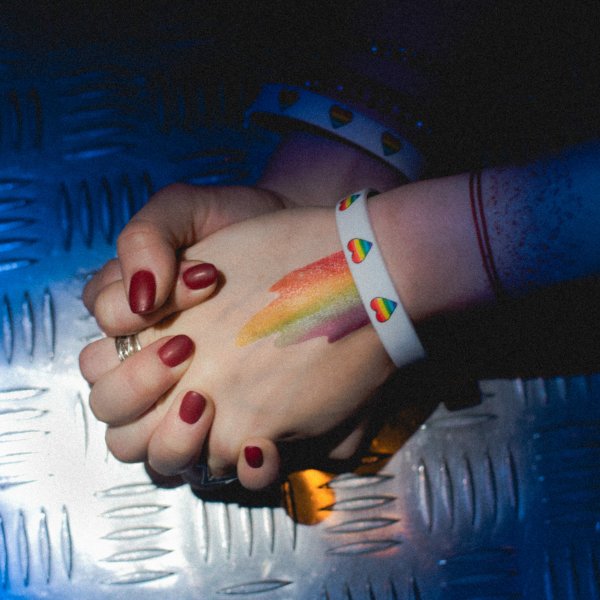 Алёна Швец надпись