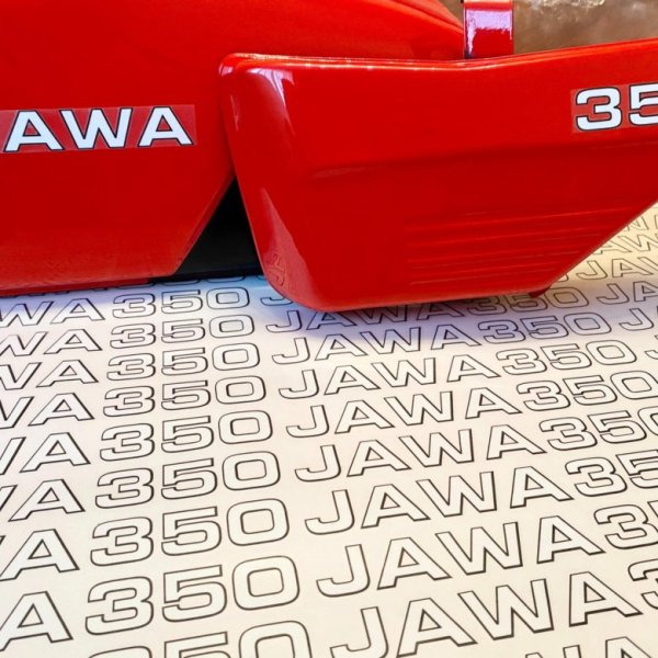 Ява с наклейками на баке