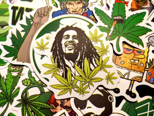 Наклейки на машину конопля