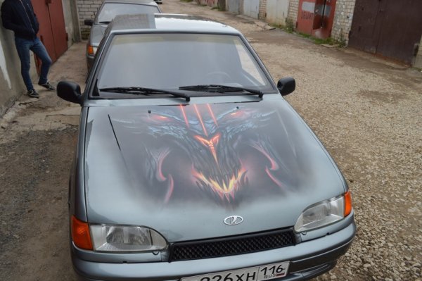 Капот машины Лада ВАЗ 2114