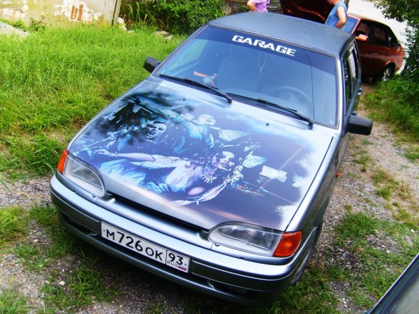 ВАЗ 2114 С наклейкой 2114 на капоте