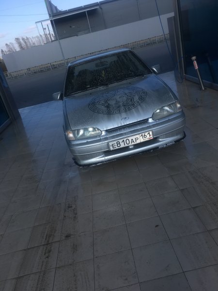 ВАЗ 2110 Версаче на капоте
