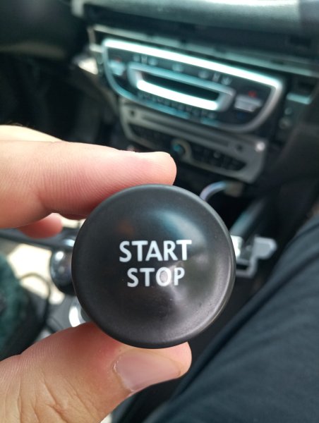 Кнопка start engine зеленая