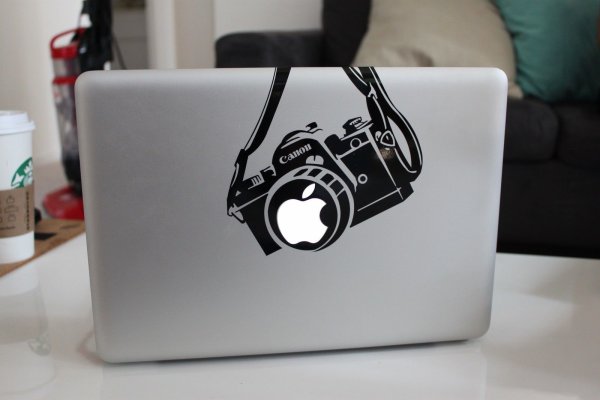 Фотоаппарат и макбук