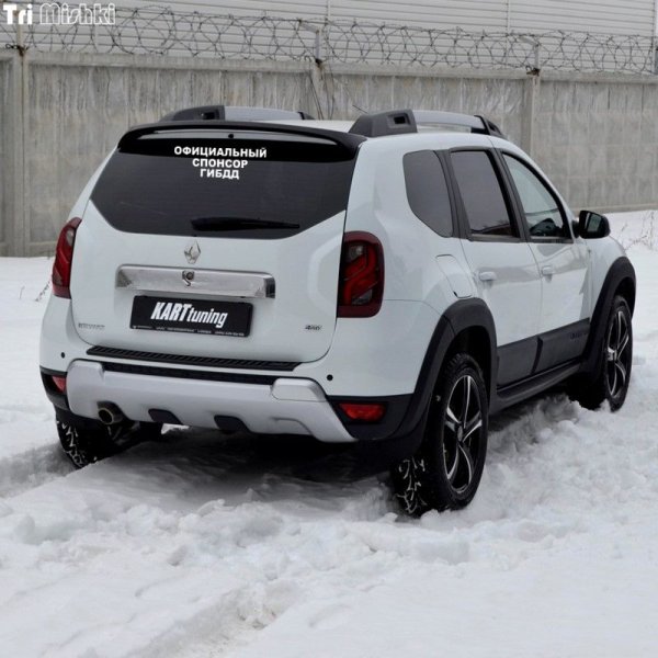 Черный спойлер на Рено Дастер