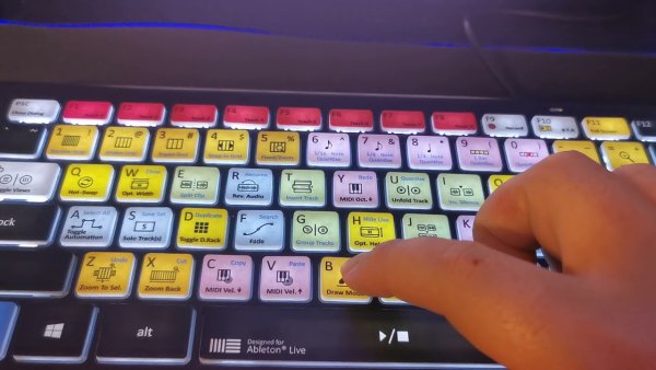 Наклейки на клавиатуру для работы со Steinberg Cubase