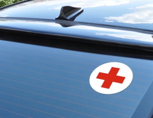 Медицинский крестик на машину