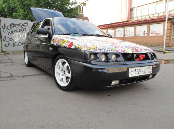 ВАЗ 2112 стикербомбинг