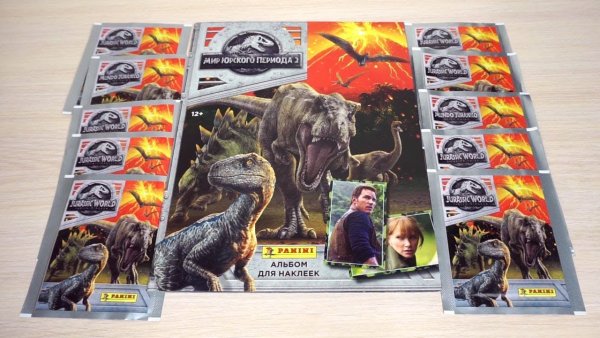 Блистер мир Юрского периода Panini
