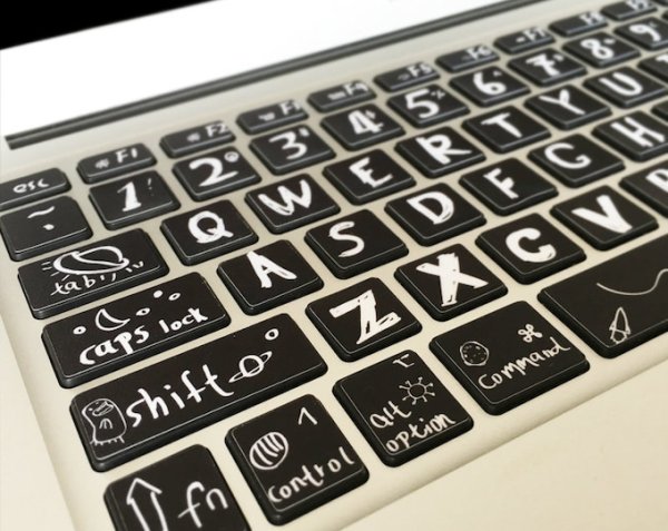 Наклейки на клавиатуре макбук Эйр