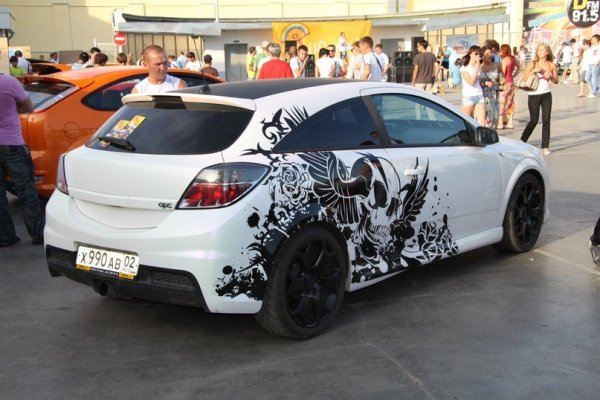 Виниловые наклейки на авт