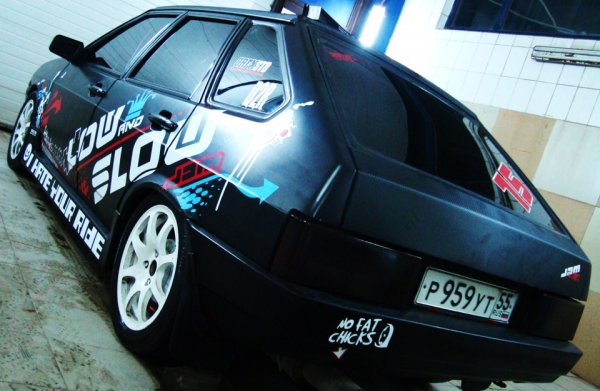 ВАЗ 2109 черная с наклейками