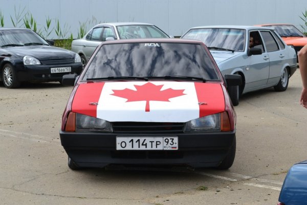 ВАЗ 2109 С флагом