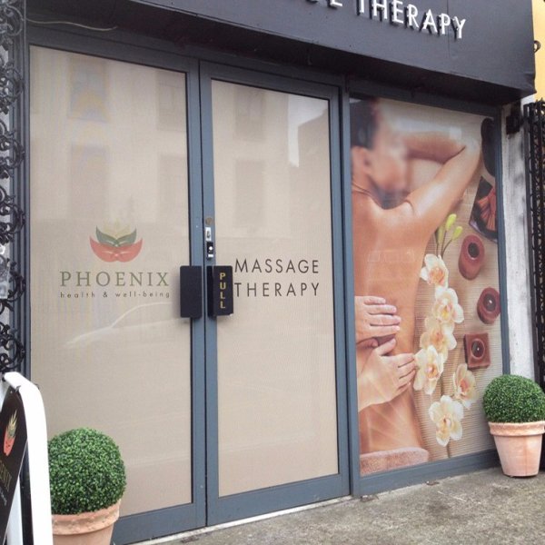 Перфорированные наклейки на окна