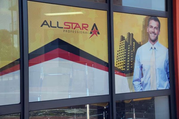 Перфорированная пленка реклама