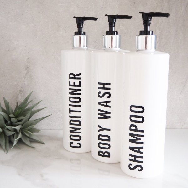 Бутылки в ванной