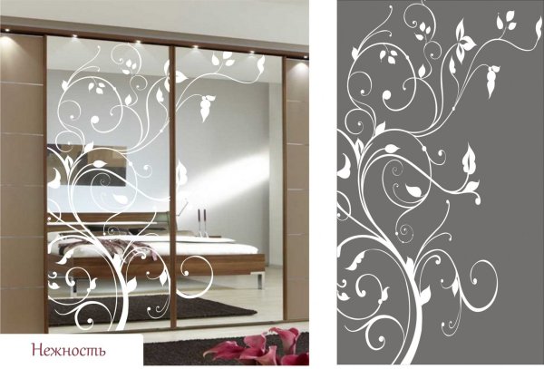 Шкаф с пескоструем на зеркале