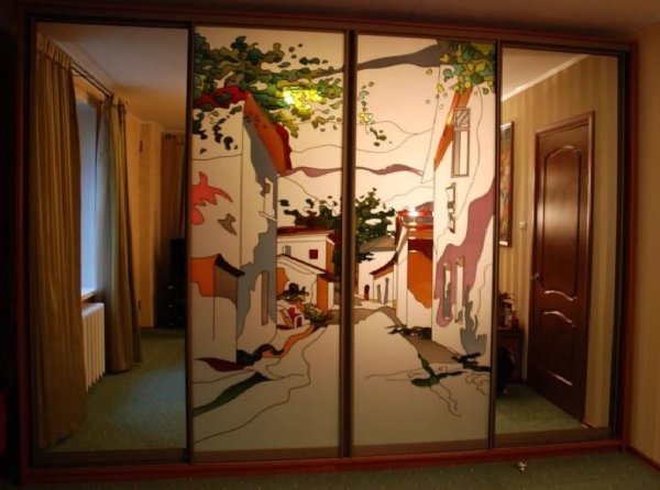 Угловой шкаф купе с цветами