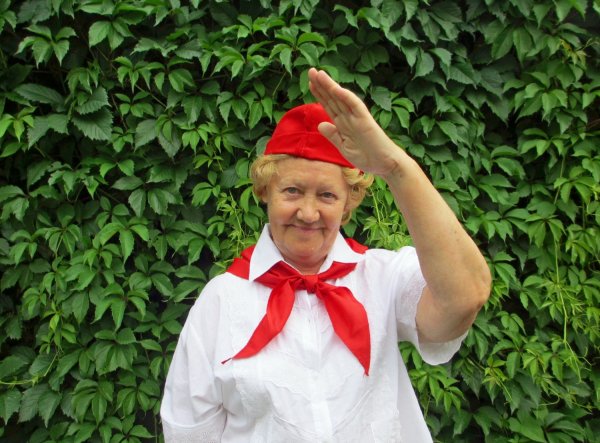 Сергей Светлаков в Пионерском галстуке