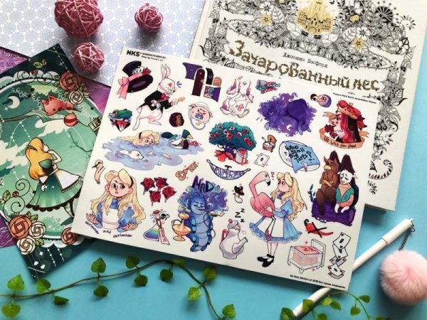 Алиса в стране чудес наклейки на стену