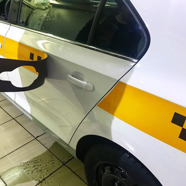 Магнитная наклейка на автомобиль такси