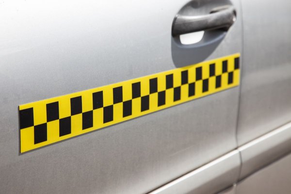 Магнитные наклейки на автомобиль такси