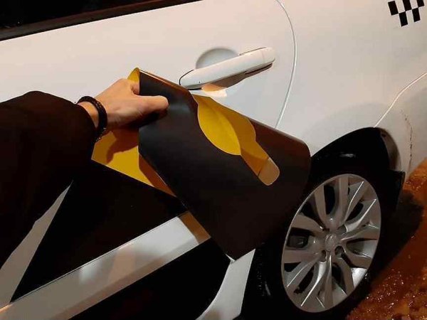 Магнитные наклейки Яндекс такси для брендирования