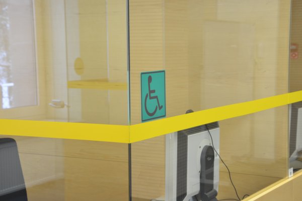 Двери для маломобильных групп населения