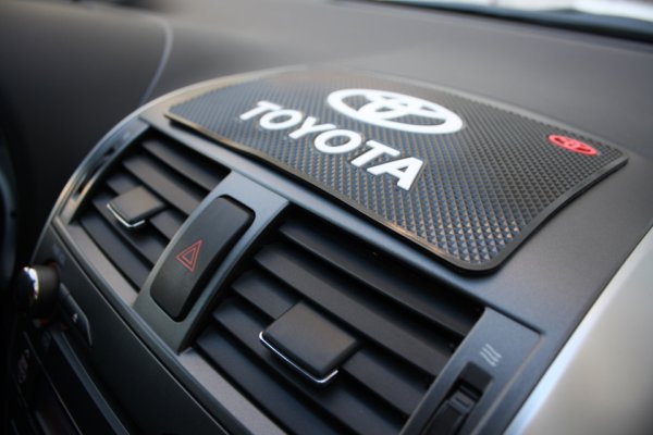 Коврик на Торпедо Тойота Королла 150