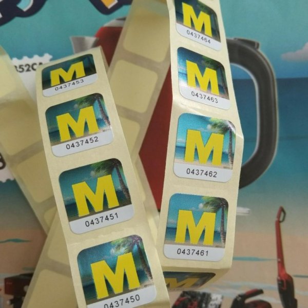 Сотрудники метро кэш энд Керри