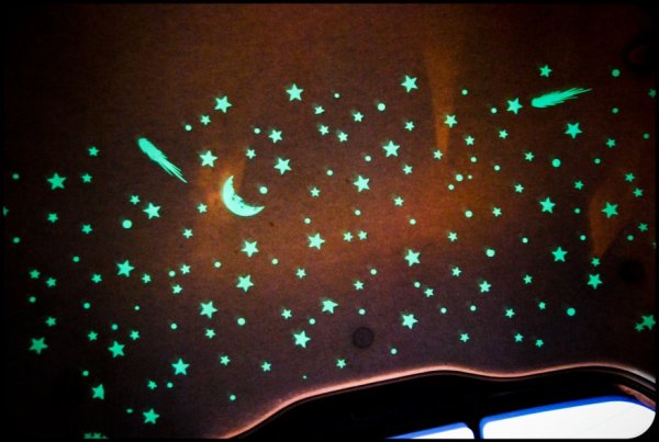 Светящиеся наклейки на потолок