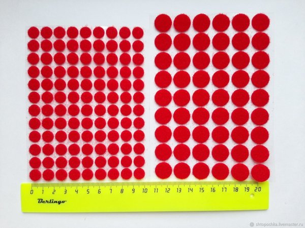 Липучая наклейка