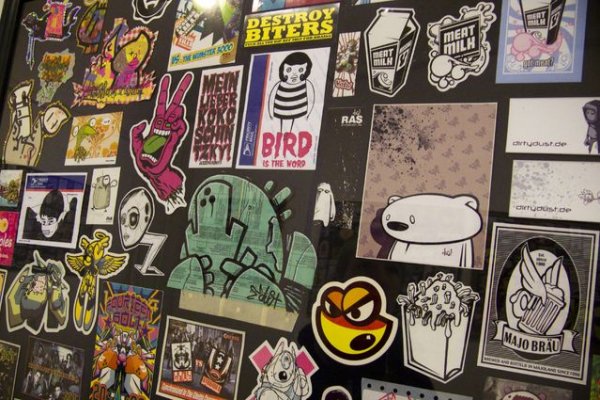 Стрит арт наклейки