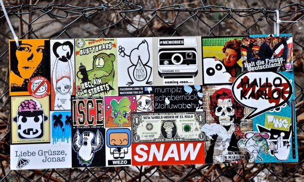 Стрит арт наклейки