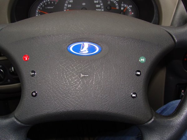 Черная эмблема на Лада Калина 1