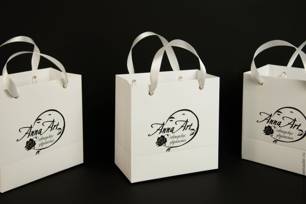 Пакет бумажный с логотипом