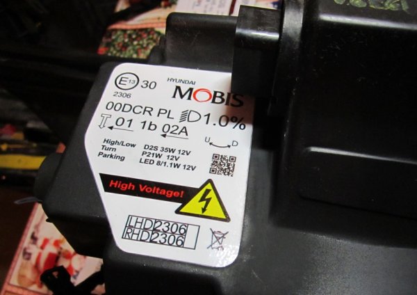 Наклейки на фары под ксенон Mitsubishi