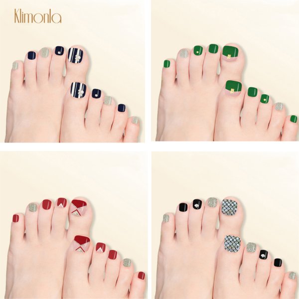 Педикюр с наклейками