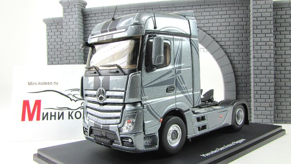 Модель 1/43 Mercedes Benz Actros mp4 серебристый