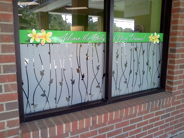 Рекламные наклейки на окна